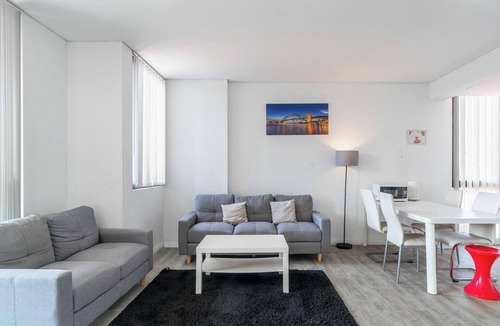 Rosebery Apartment | KozyGuru | Rosebery | Stylish Apt with Parking