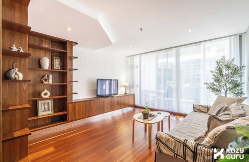 Waterloo Apartment | KozyGuru | Waterloo| Modern 2Level 2BR Apt Parking