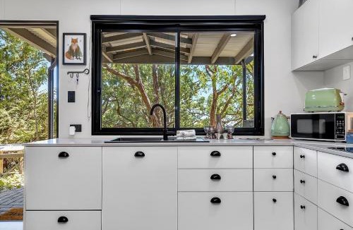 Crafers West House | KW Treehouse Luxury Private Farm Escape for 2 with Walking Trails