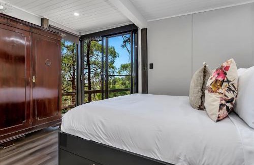 Crafers West House | KW Treehouse Luxury Private Farm Escape for 2 with Walking Trails