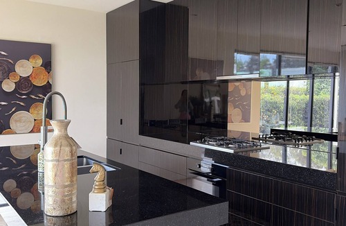 Benowa House | L&L Golfside Retreat