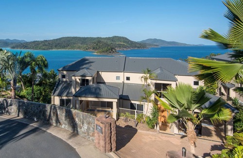 Hamilton Island Villa | La Bella Waters 1 Hamilton Island - oceanviews, golf buggy and transfer