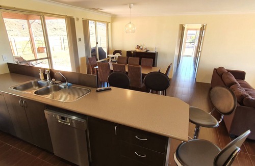 Lower Chittering House | La Belle Vue - Peaceful family retreat