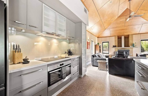 Burnside House | La Dimora Tranquil Retreat Where Bush Meets Beach