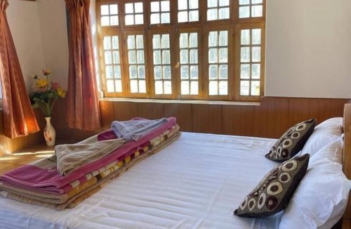 She House | Labrang Homestay