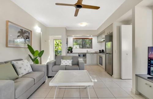 Trinity Beach Apartment | Lagoon Breeze - Beachside Living with Resort Perks