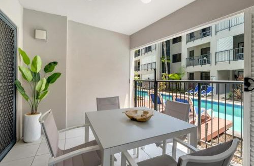 Trinity Beach Apartment | Laguna Haven - Exclusive Swim-Out, near Sea & Dining