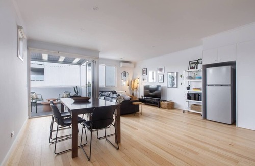 Brunswick Apartment | Laidback Lygon A Two Storey Inner City Oasis
