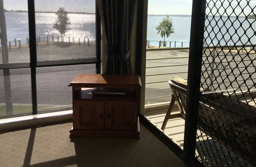 Yarrawonga House | Lake Breeze Yarrawonga overlooking Lake Mulwala