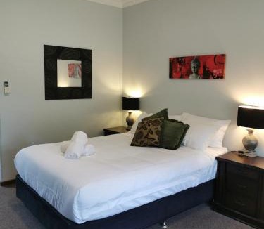 Lake Clifton Hotel | Lake Clifton Tavern and Motel