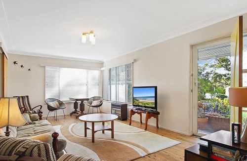 Lake Tabourie House | Lake Frontage at Lake Tabourie