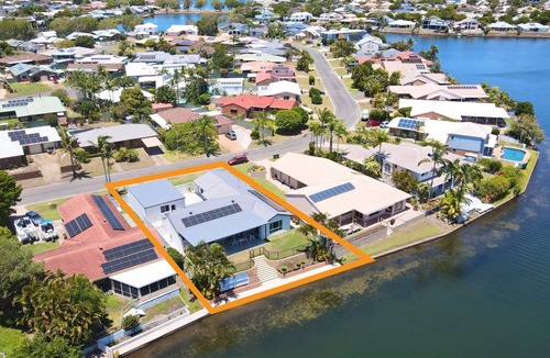 Pelican Waters House | Lake House On Magellan 58 Ramsay Crescent