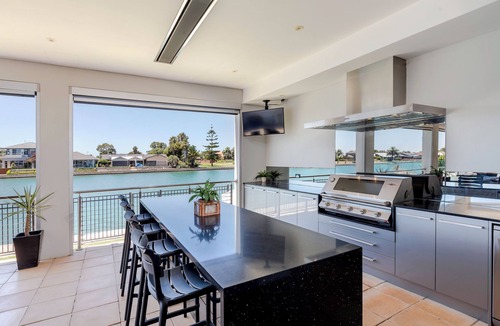 West Lakes Shore House | Lake Luxe - Waterfront, Pool, Free WiFi & Parking