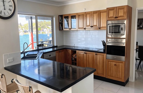 Buttaba House | Lake Macquarie Waterfront 5 Bedroom Luxury Home With Private Jetty And Pool Room