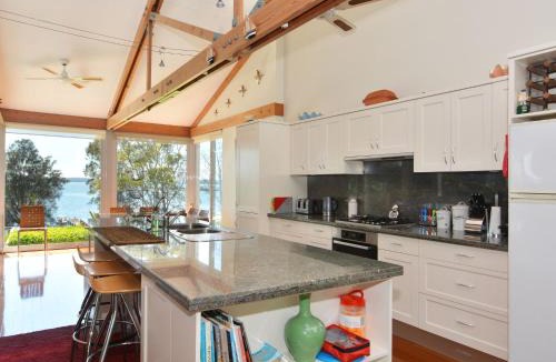 Morisset Park House | Lake Macquaries' Edgewater Escape at Morisset Memories