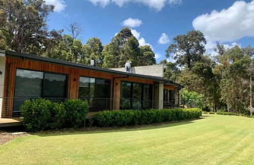 Quindalup House | Lake View - Contemporary Comforts meets Nature