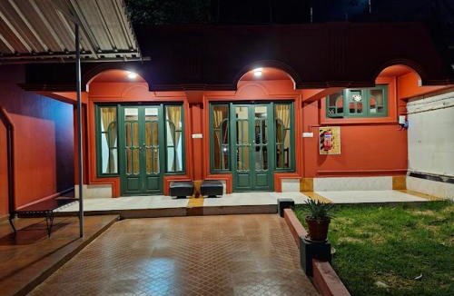 Kandal House | Lakefront Home Hotel