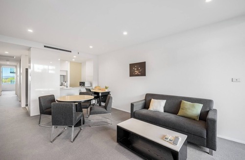 Kingston Apartment | Lakefront Modern 2 BDR Apt with 2 Parking Kingston