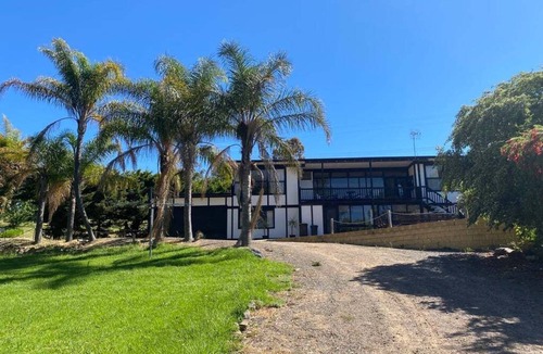 Bonnie Doon House | Lakefront Palms - Lakefront living, pet friendly home