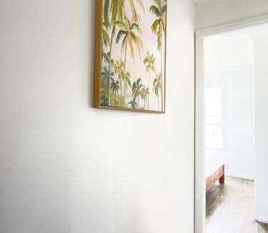 Koonawarra House | Lakefront Retreat - Pets- Parking - Games - Backyard