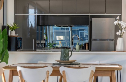 Kingston Apartment | Lakefront Retreat with Stunning Views