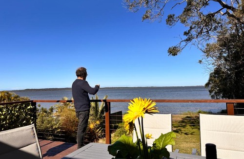 Gorokan House | LAKEFRONT - Stunning Clear Water View and Direct Access to water