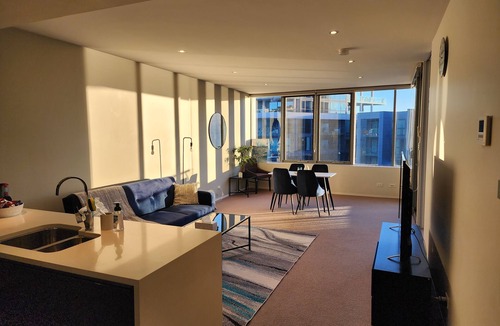 Kingston Apartment | Lakefront Views on the foreshore