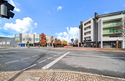 Greenway Apartment | Lakeside 1-Bed Unit Conveniently by Shops