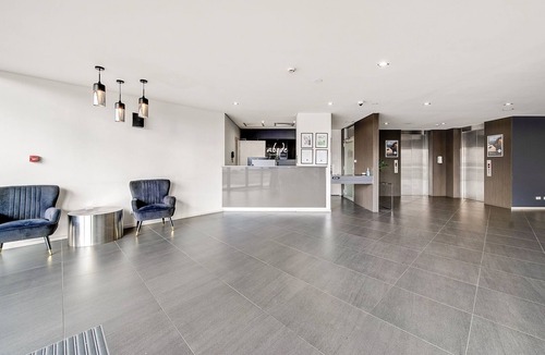 Greenway Apartment | Lakeside 1-Bed Unit Conveniently by Shops