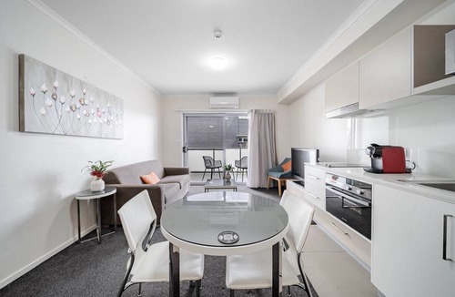 Greenway Apartment | Lakeside 1-Bed with A/C, Parking & Balcony