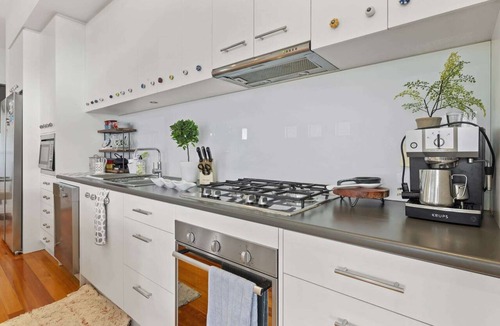 Sanctuary Lakes Apartment | Lakeside 3-Bed Family Home with Amazing Views