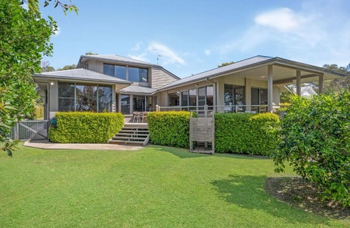 Dunbogan House | Lakeside Bliss