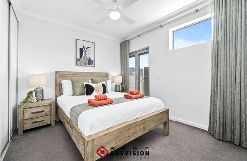 Cannington Apartment | Lakeside Executive Retreat near Westfield Shops