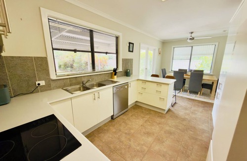 Mulwala House | Lakeside Haven – Park the Boat, Relax & Unwind
