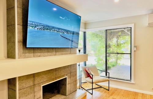 Mulwala House | Lakeside Haven – Park the Boat, Relax & Unwind