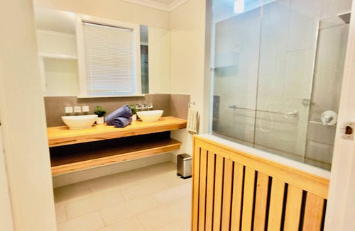 Mulwala House | Lakeside Haven – Park the Boat, Relax & Unwind