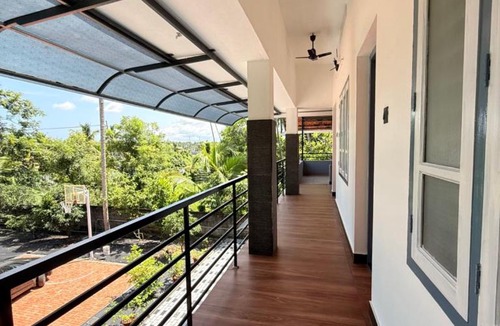 Mathilil House | Lakeside Meadows- Diamond Homestay