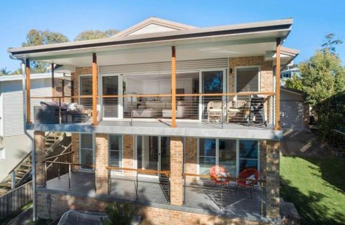 Kings Point House | Lakeside - relaxed 3 BR waterfront retreat