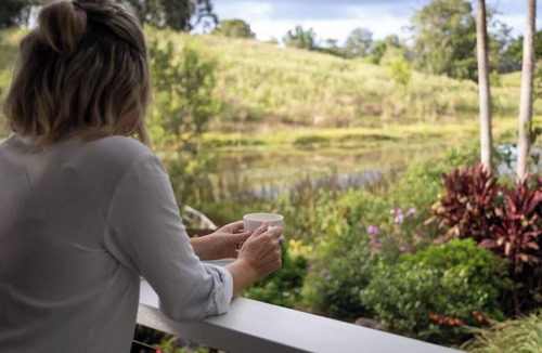 Booroobin House | Lakeside Retreat for 10 – Your Ultimate Getaway