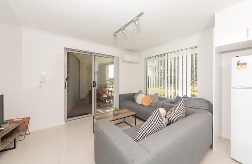Rockingham Apartment | Lakeview Apartments B2 Suite 18