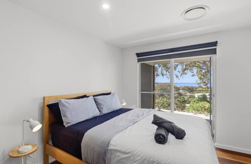 Budgewoi House | Lakeview Luxury