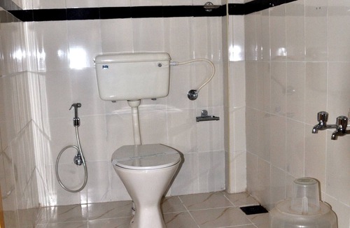 Chinnakanal Hotel | Lakezone Holiday Resort