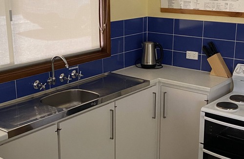 Alexandrina House | Lalapanzi - Kick back and relax (Pet Friendly) Sleeps 6 - 3 bedrooms - 1 bath