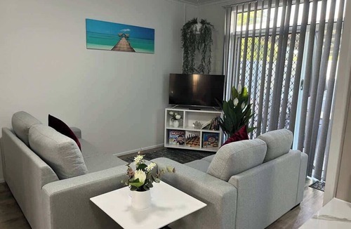 Slade Point Apartment | Lamberts Beach Unit, Whale Lookout 2 Min
