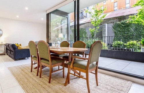 Fitzroy Apartment | Laneway Leisure - Leafy Delight in the Heart of Fitzroy