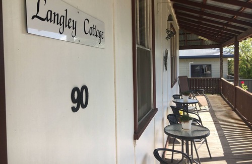 Coonabarabran House | Langley Cottage Family Room with Wi-Fi