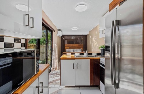 Hastings Point House | Large Beach Retreat with Ocean Breeze and Style