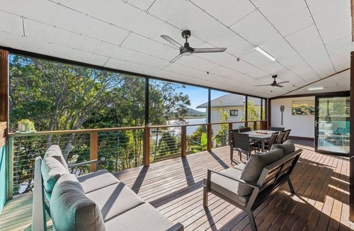 Hastings Point House | Large Beach Retreat with Ocean Breeze and Style
