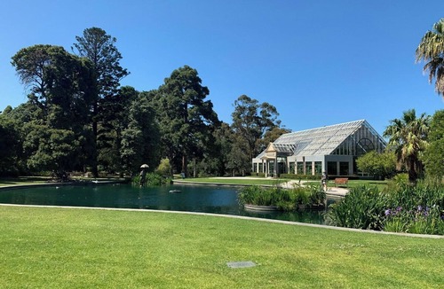 Saint Kilda South House | Large Bedroom with Courtyard Near St Kilda Beach