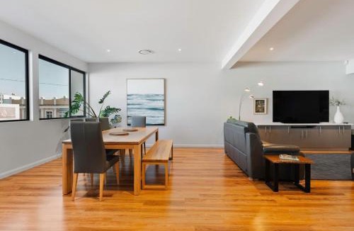 Launceston CBD Apartment | Large CBD apartment with parking